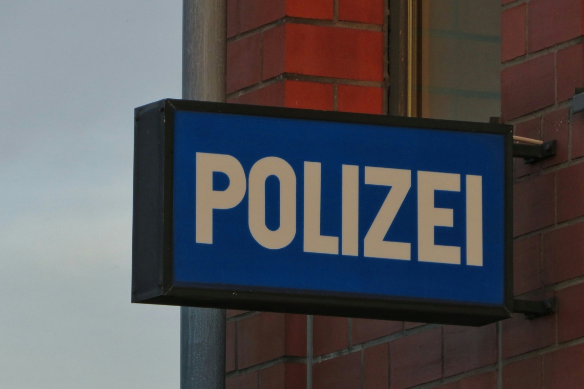 Bayerns Innenminister begrüßt rund 100 neu eingestellte Polizistinnen und Polizisten der Bereitschaftspolizeiabteilung in Eichstätt 